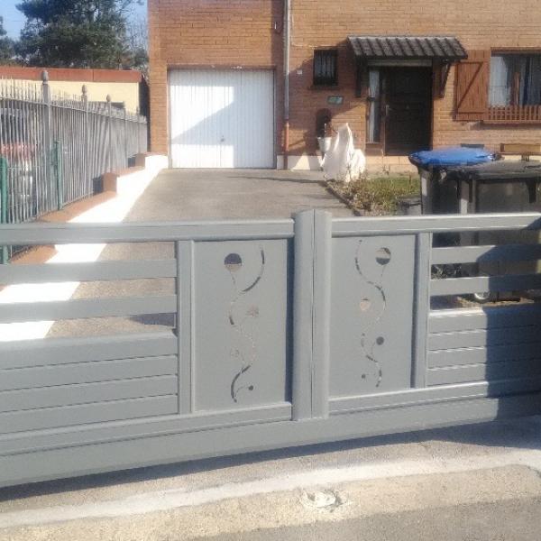 Portail aluminium coulissant motorisé